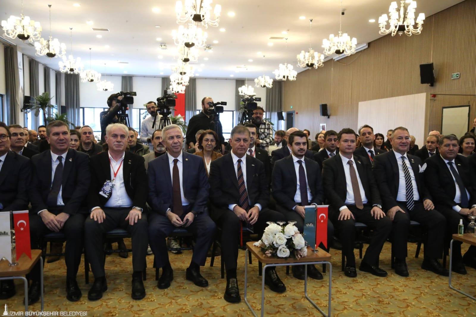 İzmir Belediye Başkanı Dr. Cemil Tugay, Ankara'da