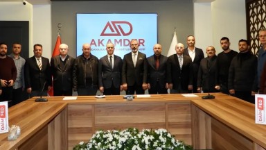 Adana AKAMDER'de Sayım Azmaz Yeniden Başkan Seçildi: Sektöre Güven Mesajı