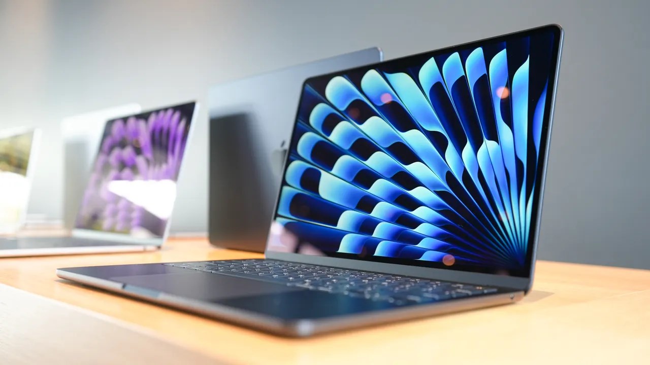 Apple 4 Mart'ta Yeni MacBook ve Uygun Fiyatlı Modelini Tanıtıyor