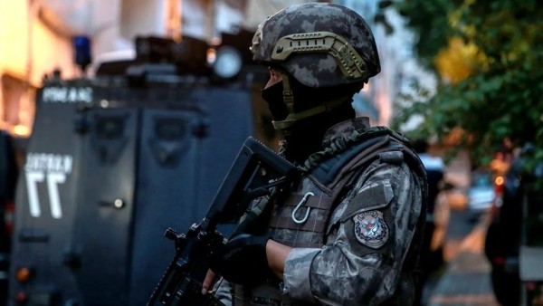 İstanbul Emniyeti, İstanbul ve Tekirdağ’da eş zamanlı operasyonda 13 kişiyi gözaltına aldı