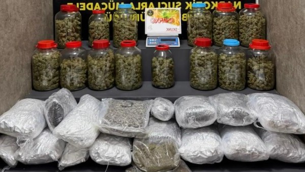 İzmir'de Uyuşturucu Sevkiyatı: 4 Şüpheli Tutuklandı