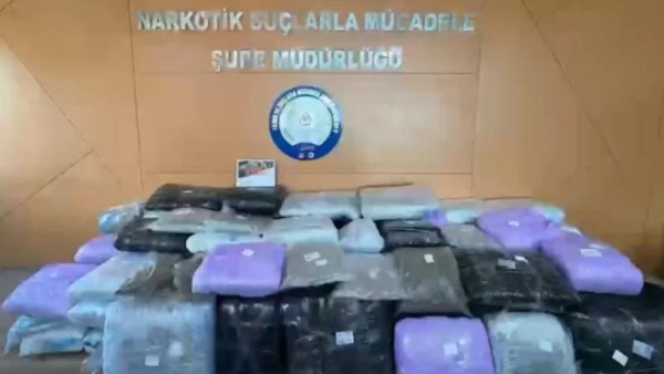 İzmir'de 371 Kilogram Uyuşturucu Ele Geçirildi: İçişleri Bakanlığı'ndan Açıklama