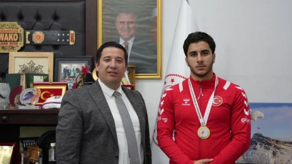 Diyar Savcı, 77 kg Gençler Türkiye Kuraş Şampiyonasında Türkiye Şampiyonu oldu