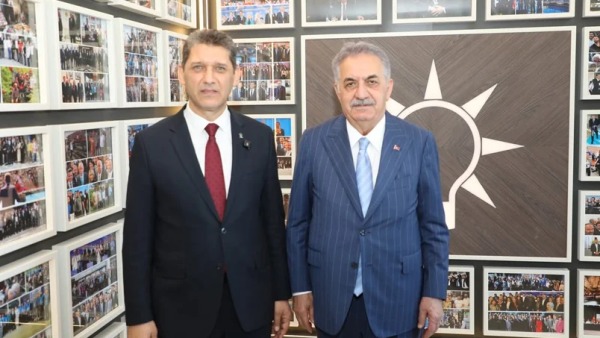 AK Parti Genel Başkan Yardımcısı Hayati Yazıcı Antalya teşkilatıyla hedefleri değerlendirdi