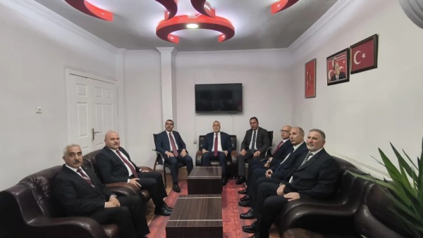 Bakan Vedat Işıkhan, Kars’ta Cumhur İttifakı il başkanlıklarını ziyaret etti