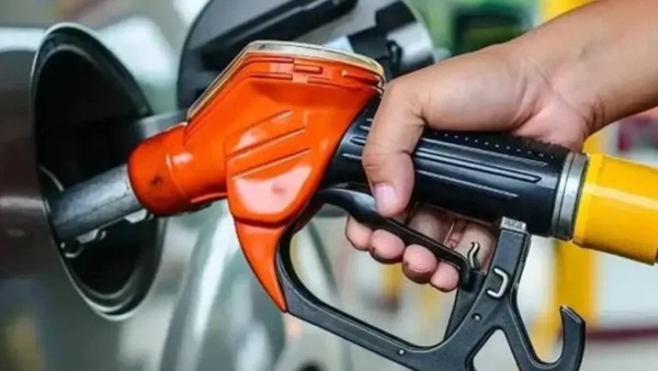 Benzinde 21 Haziran gece yarısından itibaren litre başına 99 kuruş indirim bekleniyor