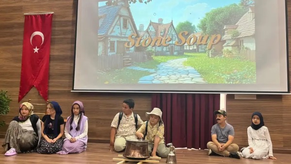 Beypazarı’nda İngilizce Drama ve Şarkı Gösterisine yoğun ilgi