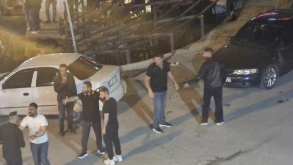 Erzurum Çaykara Caddesi'nde saat 21.19'da iki erkek grup arasında kavga çıktı
