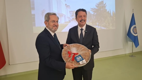 Ankara Üniversitesi 80. yılını Beypazarı’nda özel tasarım ve 80 katlı baklavayla kutladı