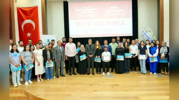 Yeşilyurt'ta Genç Girişimcilik Akademisi ve Fikir Kumbarası Ödül Töreni Yapıldı