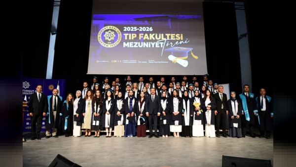 Malatya Tıp Fakültesi ilk mezunlarını verdi; Dr. Aleyna Son birinci oldu