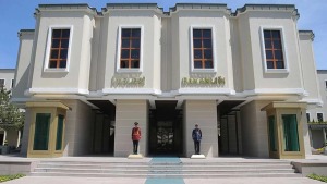 İki belediye başkanı örgüt kurma ve rüşvet suçlamasıyla tutuklandı, görevden uzaklaştırıldı