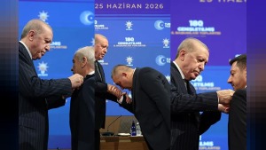 Mesut Özarslan, Mehmet Özcan ve Rasim Arı AK Parti’ye katıldı, Erdoğan rozet taktı