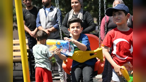 Yeşilyurt Belediyesi Banazı Mahallesi’nde modern park ve spor alanını tamamladı