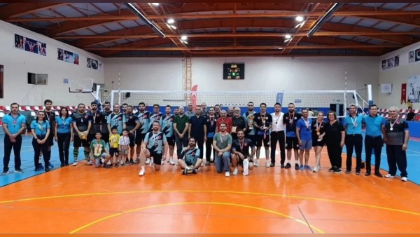 Hatay’da resmi kurumlar arası voleybol turnuvasında Kırıkhan birinci oldu