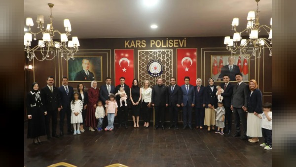 Kars'ta görev yapan vali yardımcıları ve kaymakamlara başarı belgesi verildi