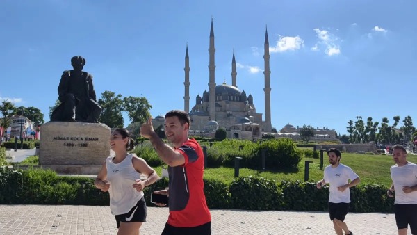 Edirne’de Selimiye Camisi UNESCO farkındalık koşusu 15 tur ve 50 sporcu ile kutlandı