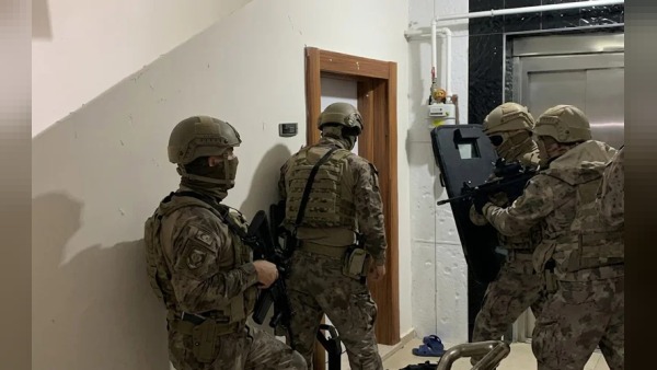 708 kilogram uyuşturucu ve 2 milyon 971 bin hap ele geçirilen operasyonlarda 1.005 kişi gözaltında