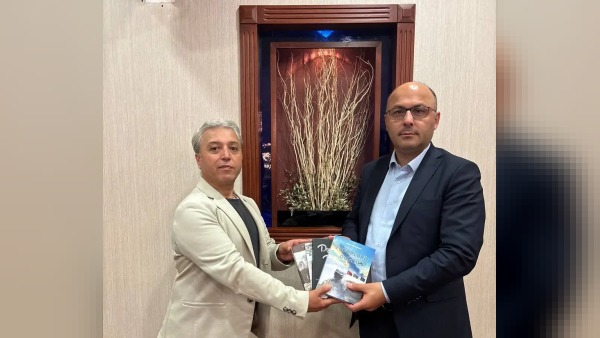 Etibar Həsənzadə'nin Karabağ Zaferi eseri BHA Genel Müdürü Muhammet Kaçar’a takdim edildi