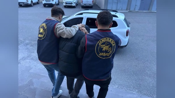 Kars’ta 51 Aranma Kaydı Olan Şahıs JASAT Operasyonuyla Yakalandı, 42 Yıl Hapis Cezası Var