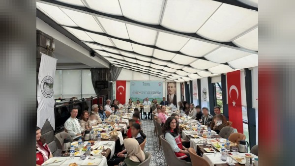 İstanbul'da 30 Haziran Koruyucu Aile Günü etkinliğinde Vali Ziya Polat çocuklarla buluştu