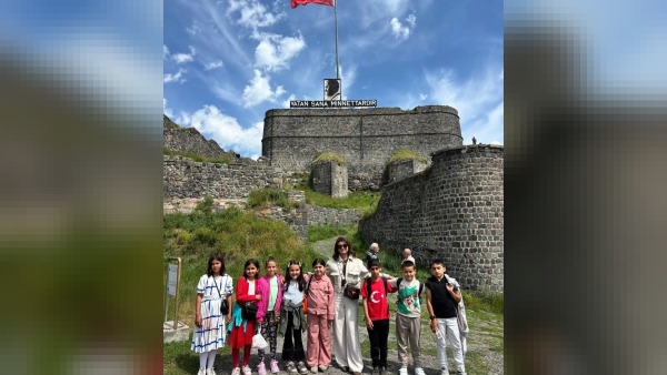 Akyaka’daki 4. sınıf öğrencileri Kars’ın kültürel mirasını yerinde keşfetti