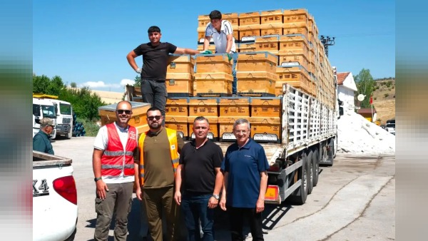 Güdül’de 28 arıcıya %50 hibeli 232 arı kovanı desteği verildi