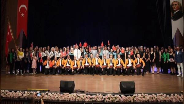 Maarif Orkestrası ve Halk Dansları Yıl Sonu Programı büyük ilgi gördü