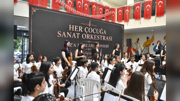 40 Çocuk Orkestrası “Her Çocuğa Sanat” Projesinin 4. Yıl Konserinde Sahne Aldı