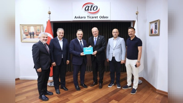 TİMBİR Başkanı Basa’dan ATO Başkanı Baran’a Genel Kurul desteği için teşekkür plaketi