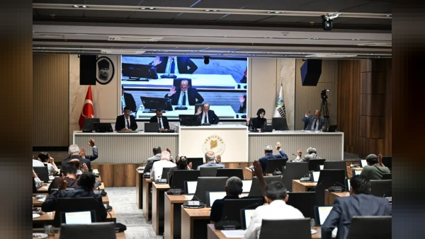 Yeşilyurt Belediyesi hizmet araçlarına 2 yeni bağış ve güneş enerji santrali için yetki verdi