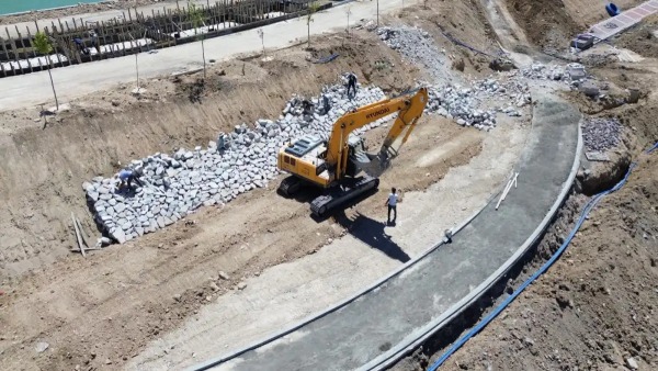 Battalgazi’de fidanlık ve rulo çim üretimi Çarşıbaşı ile Çınar Park’ta kullanılıyor