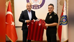 Elazığ İl Emniyet Müdürü Aydın Karan’a Elazığspor forması takdim edildi