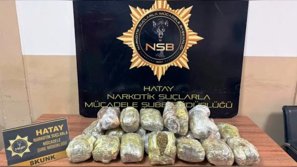 Hatay’da 8 kilo 900 gram esrar ve sentetik uyuşturucular ele geçirildi