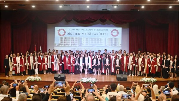 Hatay’da HMKÜ diş hekimliği mezuniyetinde dönem videosu gösterildi