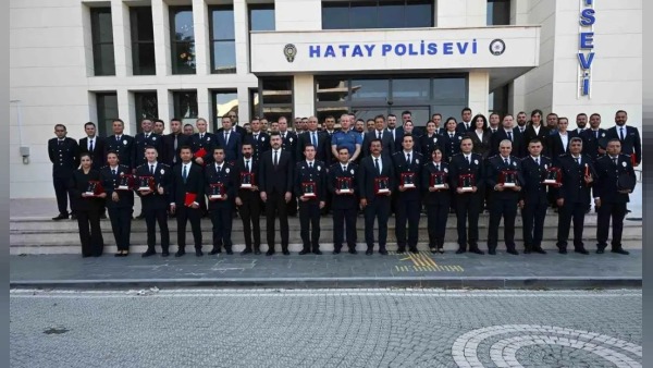 Hatay Polisevi’nde terfi töreninde yeni rütbeler takdim edildi
