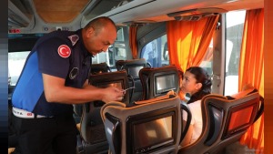 Hatay’da HBB zabıtası otogarları denetledi: ateşli silah araması yapıldı