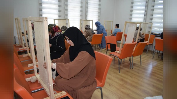 İlmek İlmek Malatya projesi 13 ilçenin tarım ürünlerini halıya dönüştürüyor