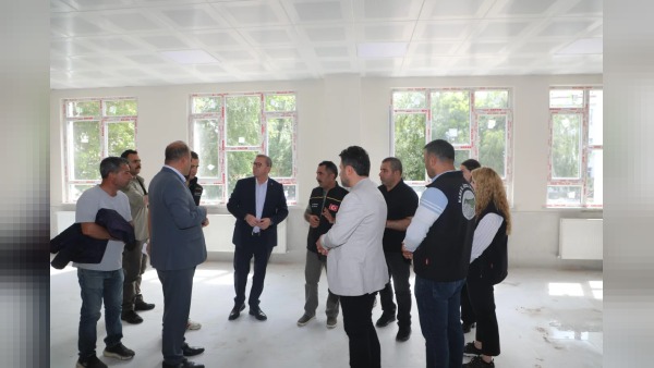 Kars’ta 6 okul ve pansiyon inşaatı yerinde incelendi
