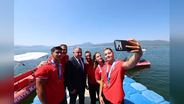 Bakan Bak Muğla’da Marmaris Spor Kompleksi’ni açtı, olimpik havuz müjdesi verdi