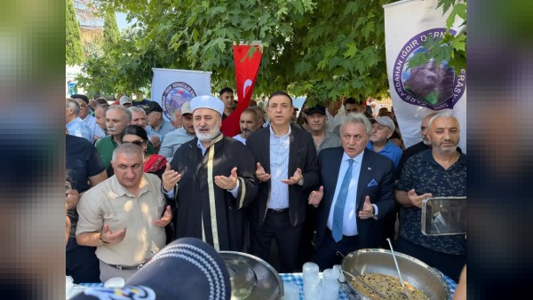 Hacı Bayram Veli Camii’nde aşure programı: Çınar duasıyla başladı