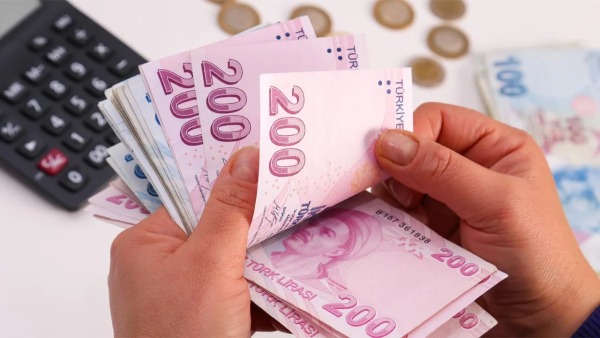 Yönetici ve öğretmenlerin ek ders saatlerini etkileyen düzenleme Resmî Gazete’de