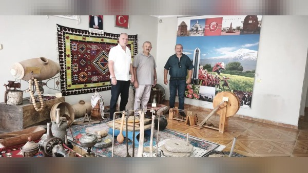 Kars’ta Karakoyunlu Ata Ocağı ziyareti: Şehriyar’dan kıtalar okundu, Sefer Karakoyunlu konuştu