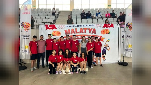 Kars yüzme takımı Elazığ’daki Türkiye Finalleri’ne gitmeye hak kazandı