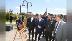 Kars’ta 15 Temmuz sergisi: Vali Polat Gazi Kars Bedesteni’ni gezdi