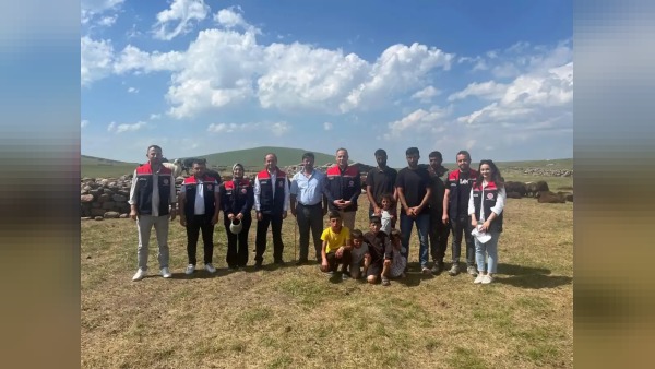 Kars’ta yaylalarda veterinerlik hizmeti yerinde incelendi: üreticilerin talepleri dinlendi